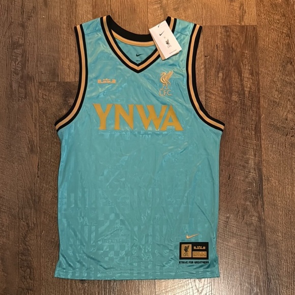 Nike Liverpool x LeBron Jersey - Picture 1 of 4